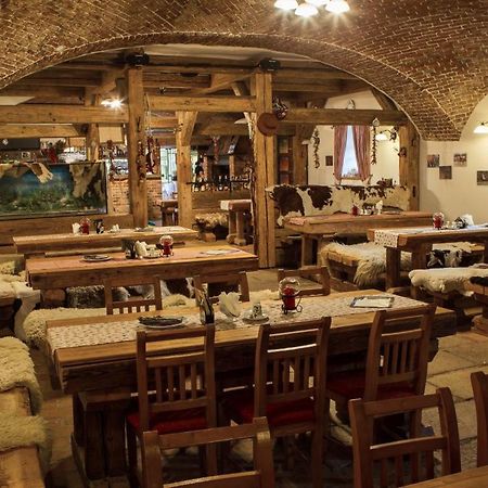 Hotel Hospodarsky Dvur Bohuslavice テルチ エクステリア 写真