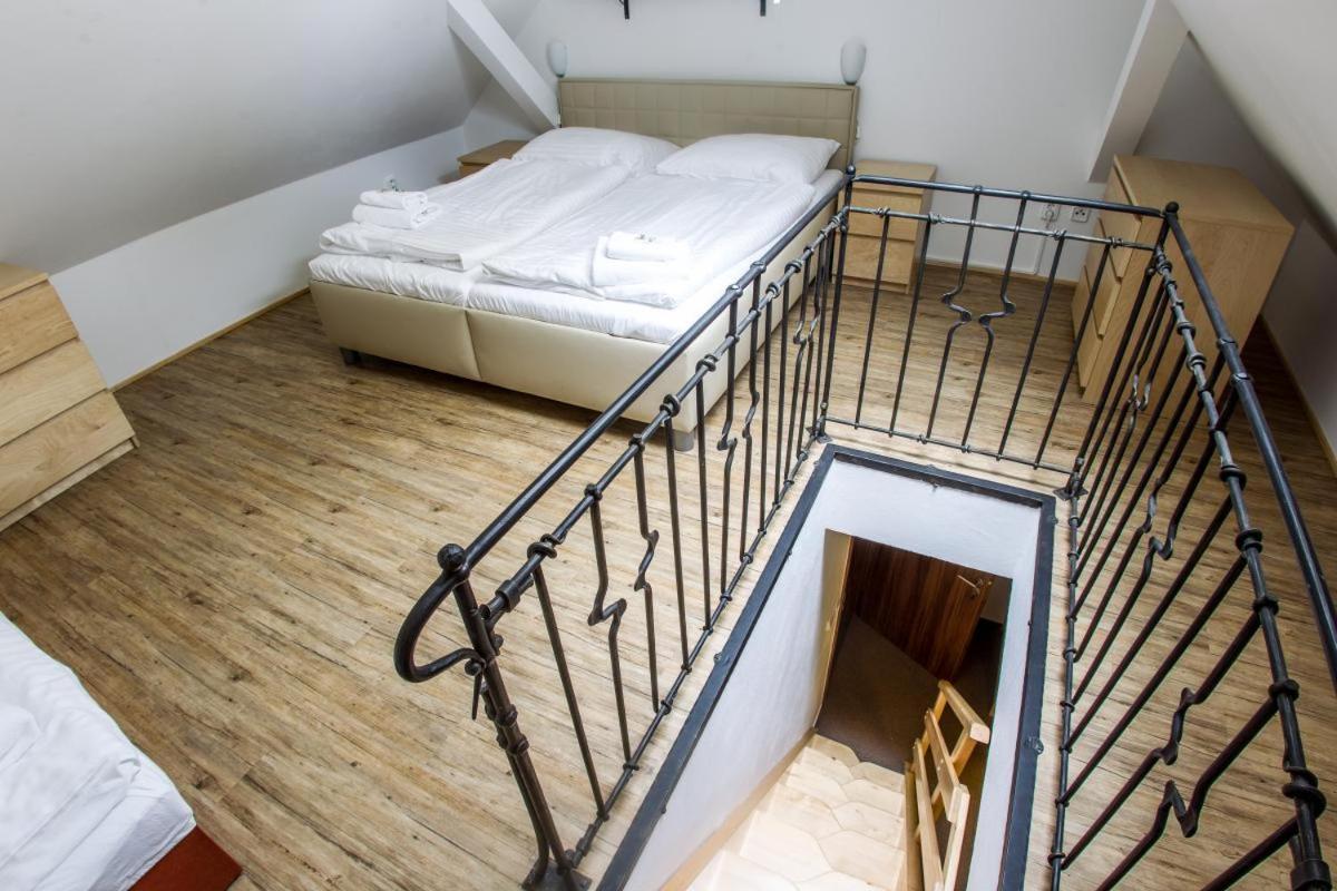 Hotel Hospodarsky Dvur Bohuslavice テルチ エクステリア 写真