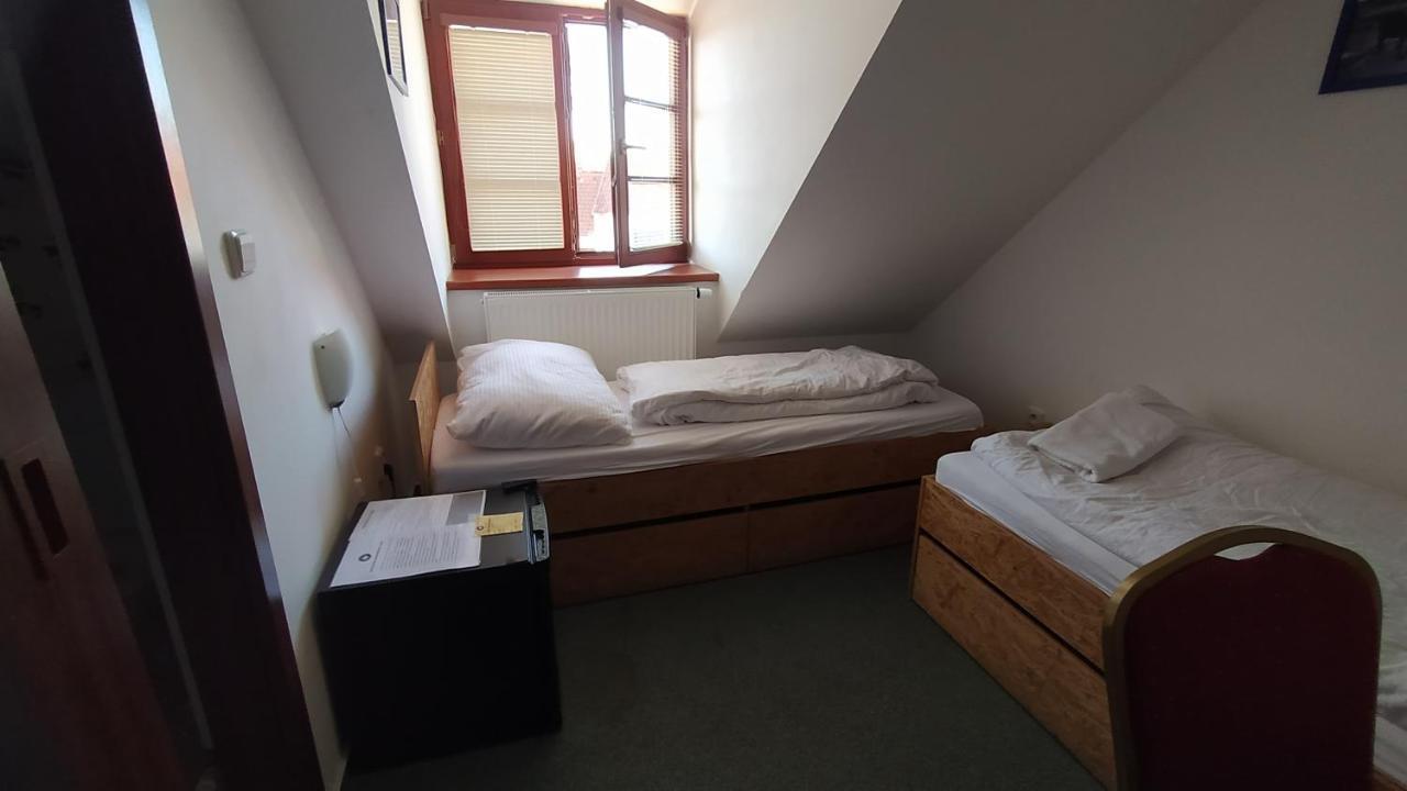 Hotel Hospodarsky Dvur Bohuslavice テルチ エクステリア 写真