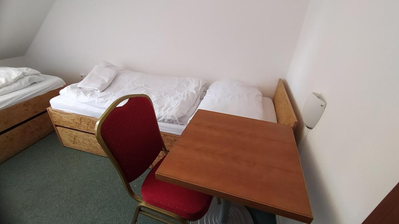 Hotel Hospodarsky Dvur Bohuslavice テルチ エクステリア 写真