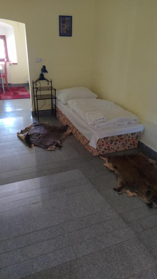 Hotel Hospodarsky Dvur Bohuslavice テルチ エクステリア 写真